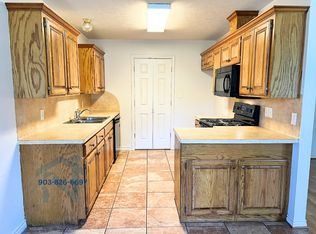 801 Houston St #B, Queen City, TX 75572