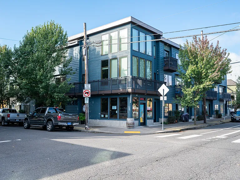 455 NE 24th Ave — Photo 12