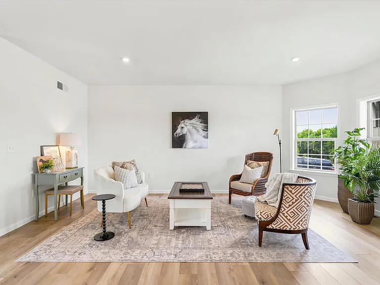 103 Janine Way — Photo 4