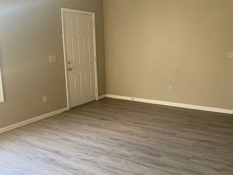 4914 Pin Oak Dr — Photo 2