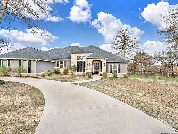 2nd image of 165 Woodlands Dr