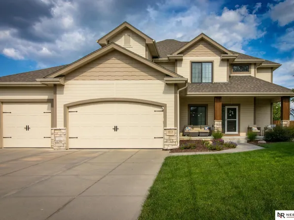 9815 S 68th St, Papillion, NE 68133