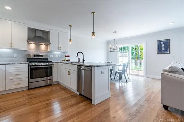 3 bed, 2.5 bath, 1775 sqft, $2,800 — Photo 3