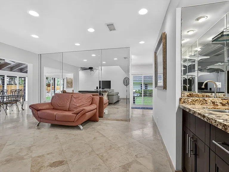 804 Foxpointe Cir — Photo 18
