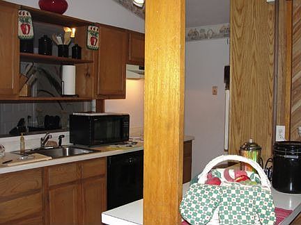 Lots of kitchen cabinets 