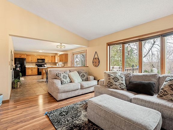 5th image of 1015 Ridge Rd