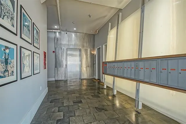 2 bed, 2.5 bath, 2400 sqft, $14,000 — Photo 2