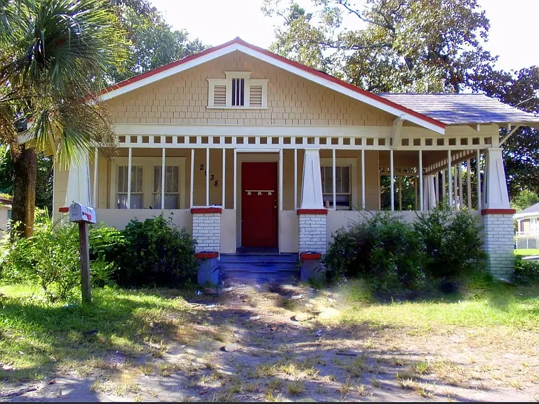 2938 Thomas St — Photo 6
