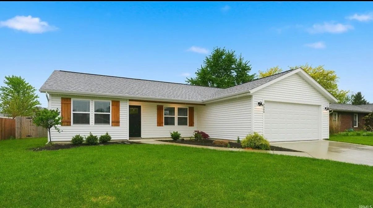 3 bed, 1327 sqft, $3,500 — Photo 2