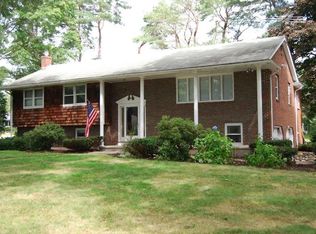 4 Lakeridge Dr, Georgetown, MA 01833