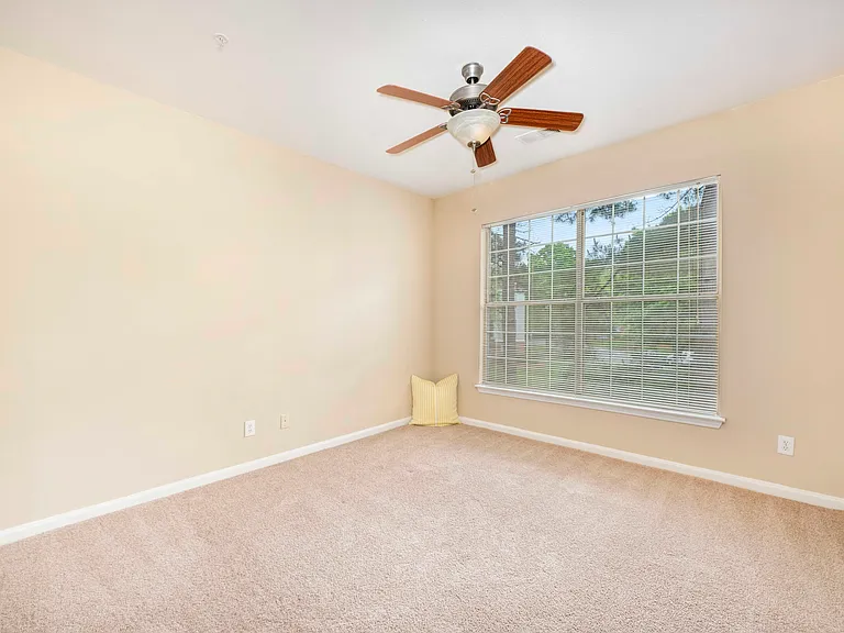 MAA Beverly Crest — Photo 18