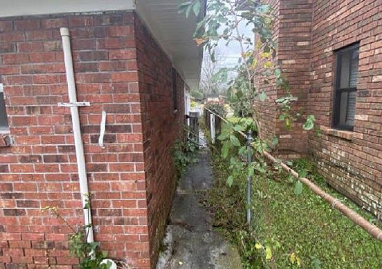 4th image of 2295 N King Ave