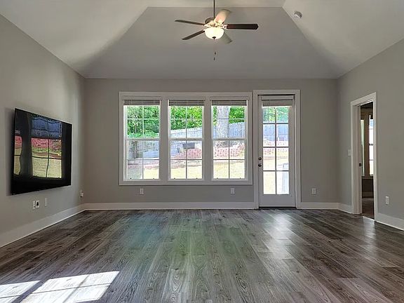 3rd image of 648 Village Dr
