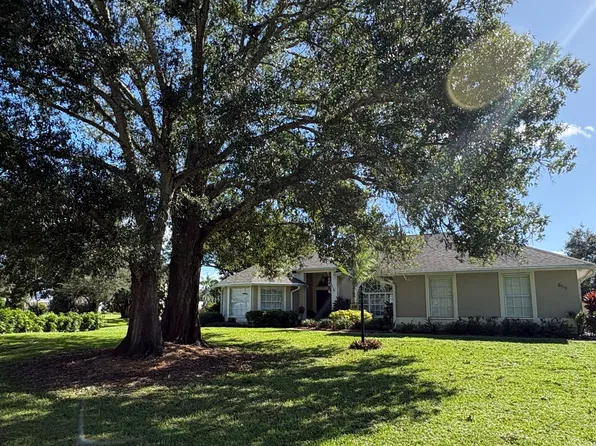 605 Cross Creek Cir, Sebastian, FL 32958