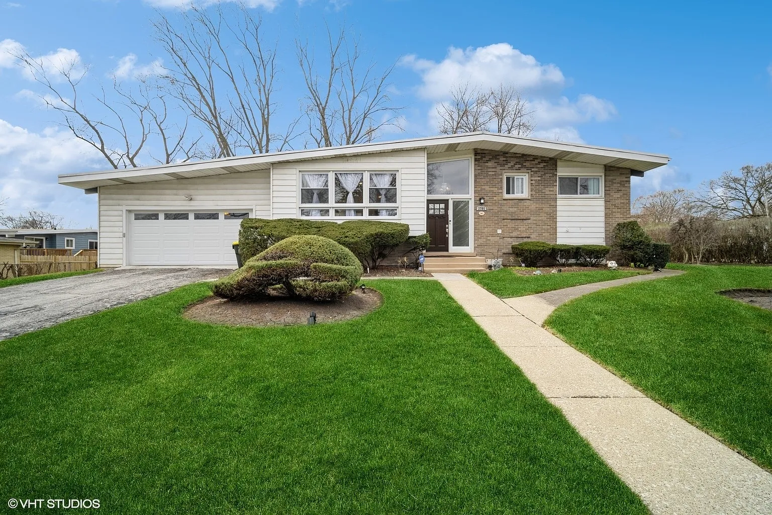 2705 Harrison St photo 1