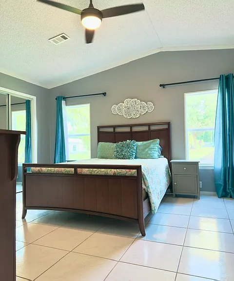 707 Robin Ln — Photo 3