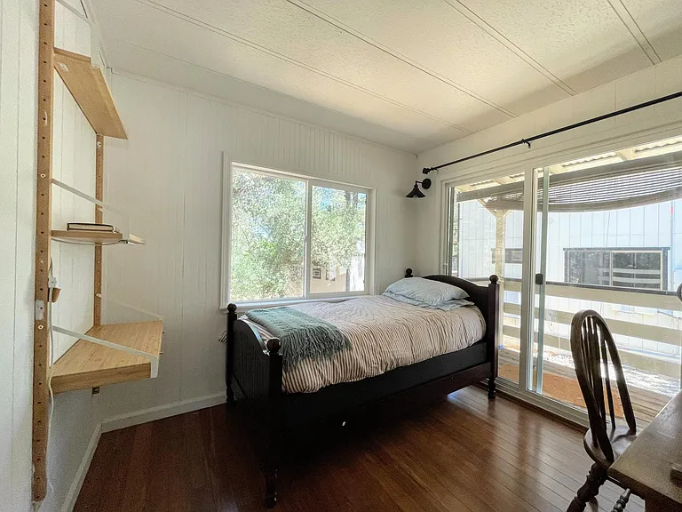 Work from home or use it as a guest bedroom!