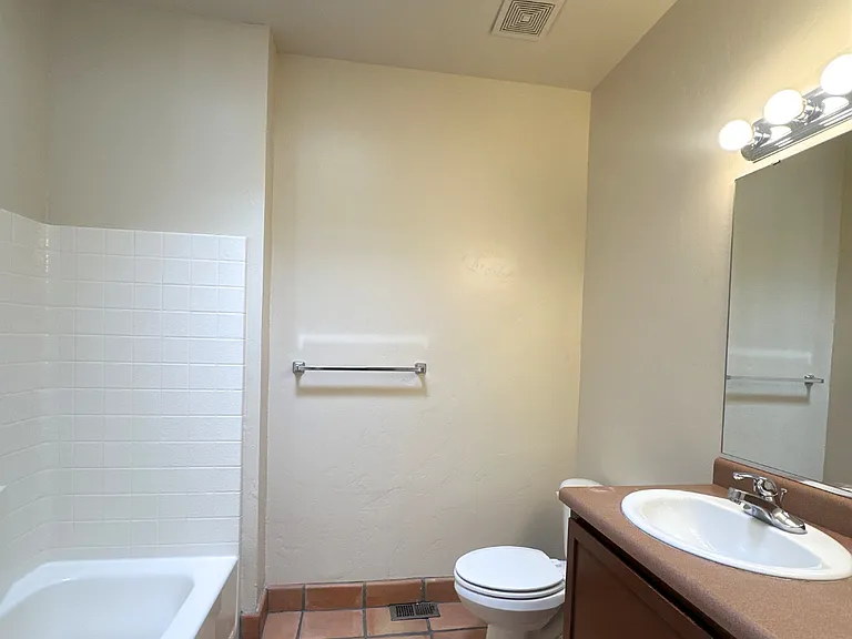 560 El Molino Blvd — Photo 3