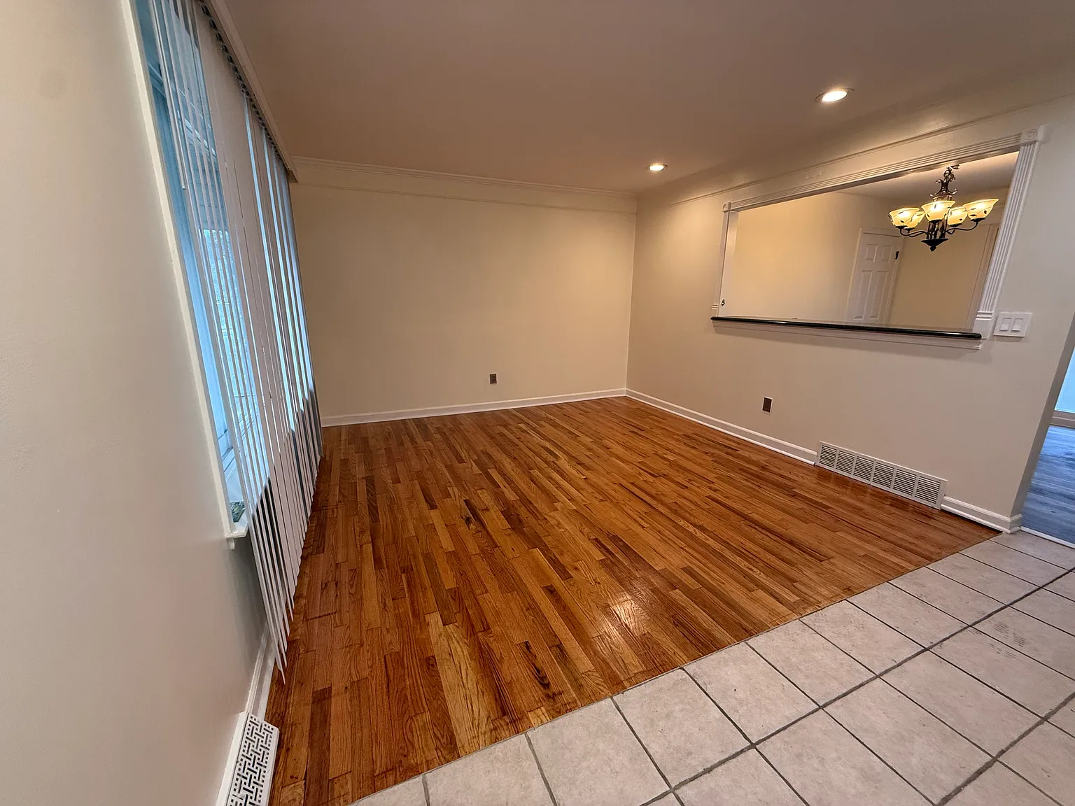 3 bed, 1019 sqft, $1,800 — Photo 4