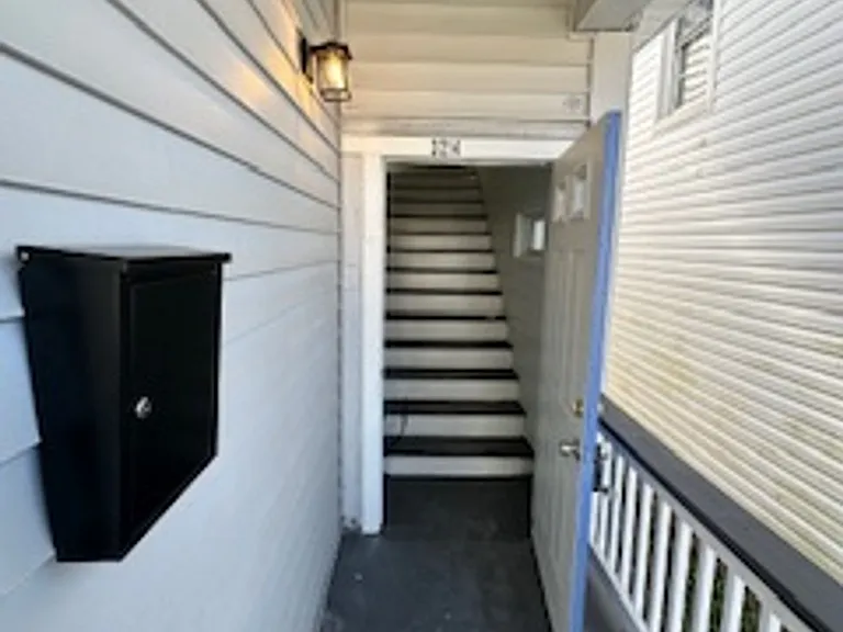 3214 Peronne Ave — Photo 3