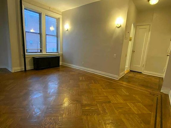 2nd image of 2039 Homecrest Ave #B33