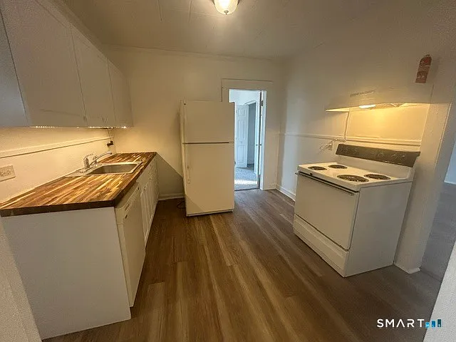 97 Loomis St — Photo 3