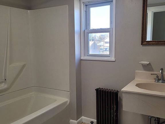 5th image of 212 N Queen St #B