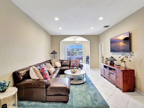 4th image of 10581 Royal Caribbean Cir