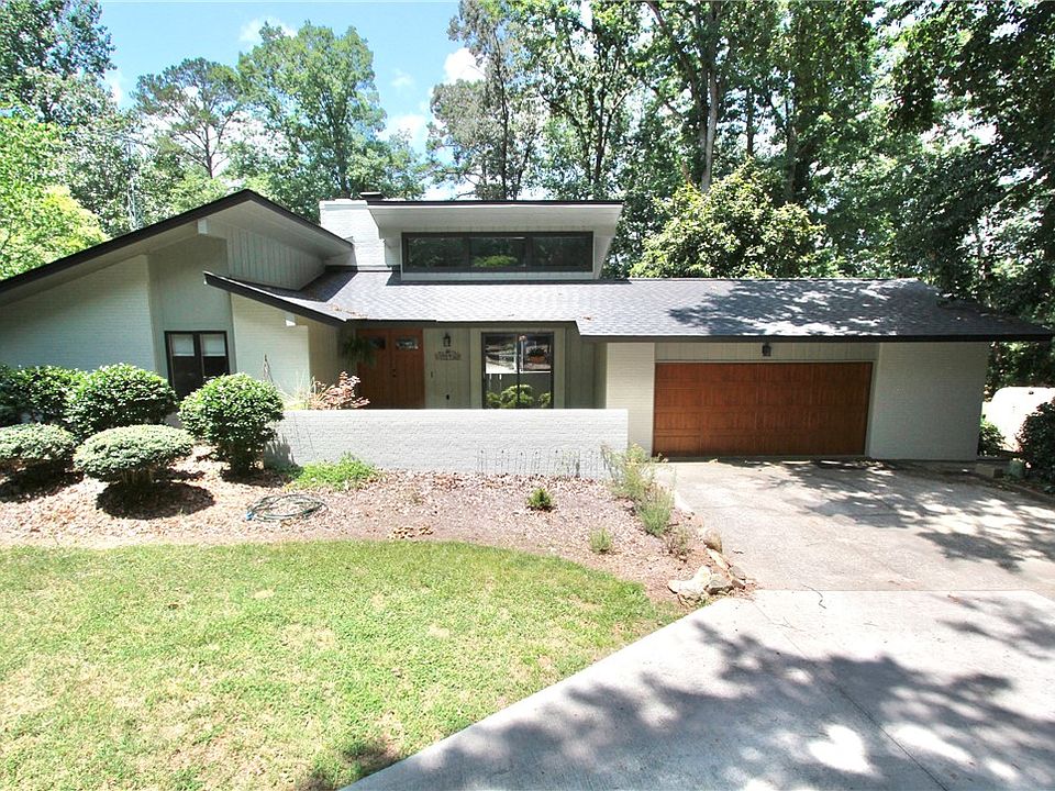 1st image of 121 Circle Dr