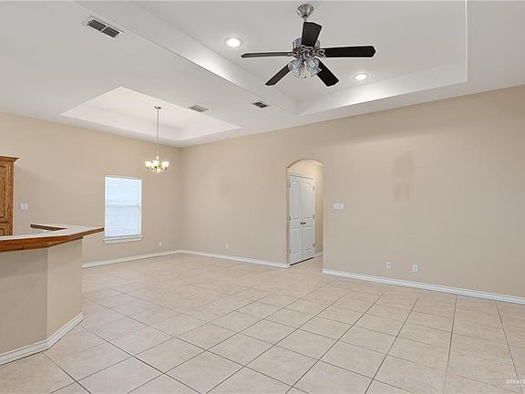 4th image of 3829 Frontier Dr