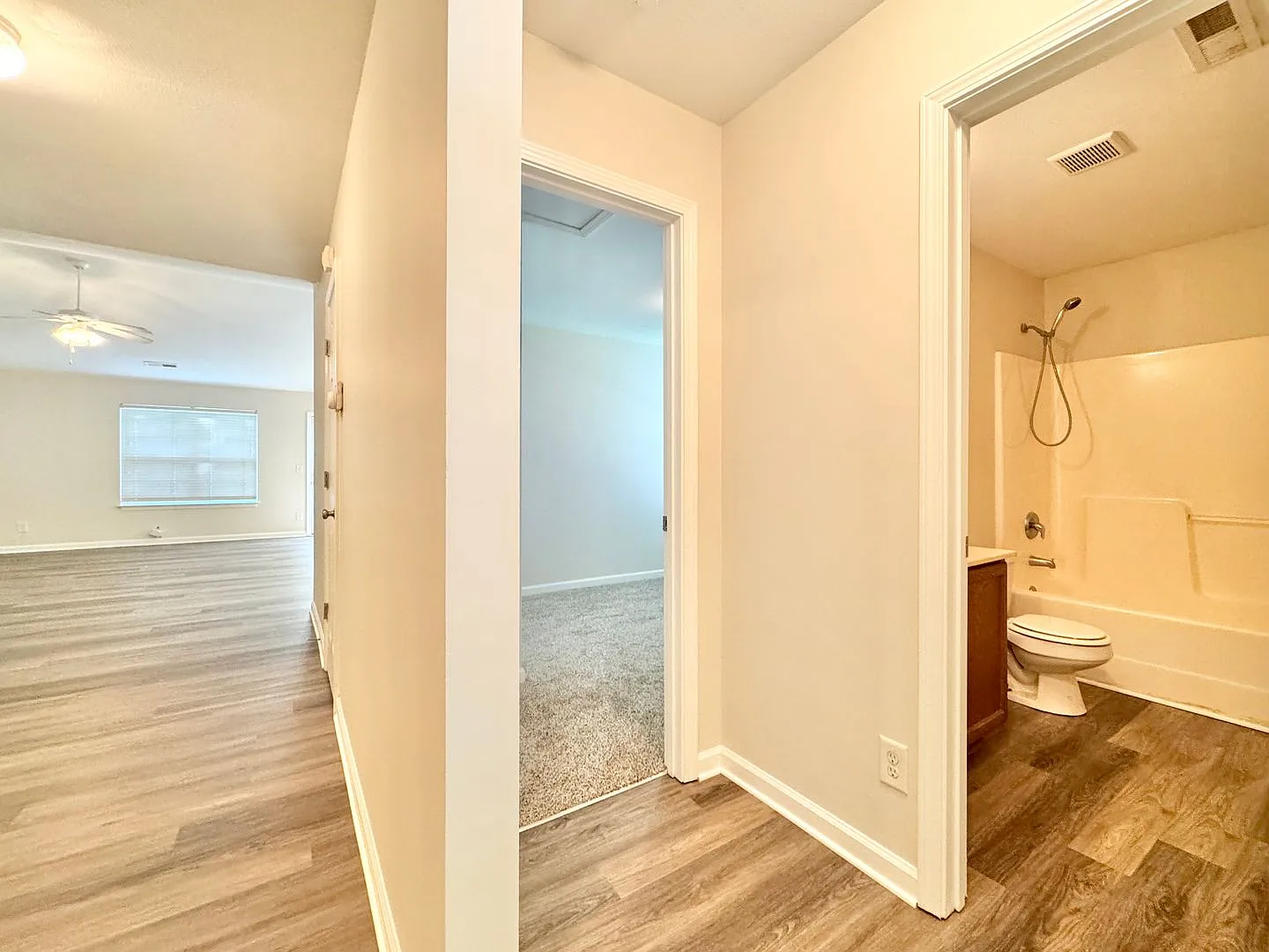 Open concept 3 or 4 BR in Manchester Subdivision — Photo 3