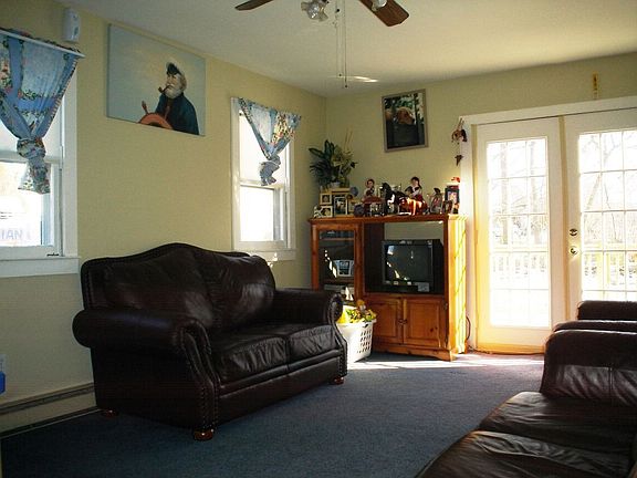 Spacious living room