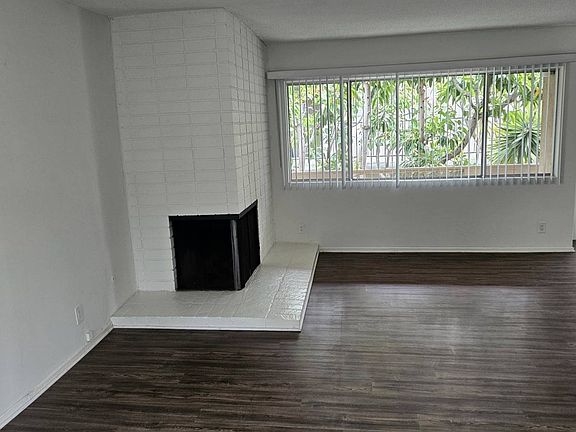 3rd image of 11924 Montana Ave #9