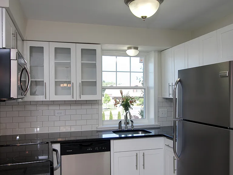 105 Runnymede Ave — Photo 5