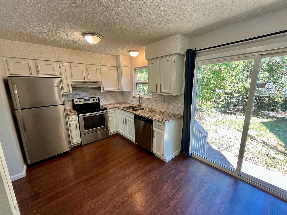 1st image of 122 Hillside Dr