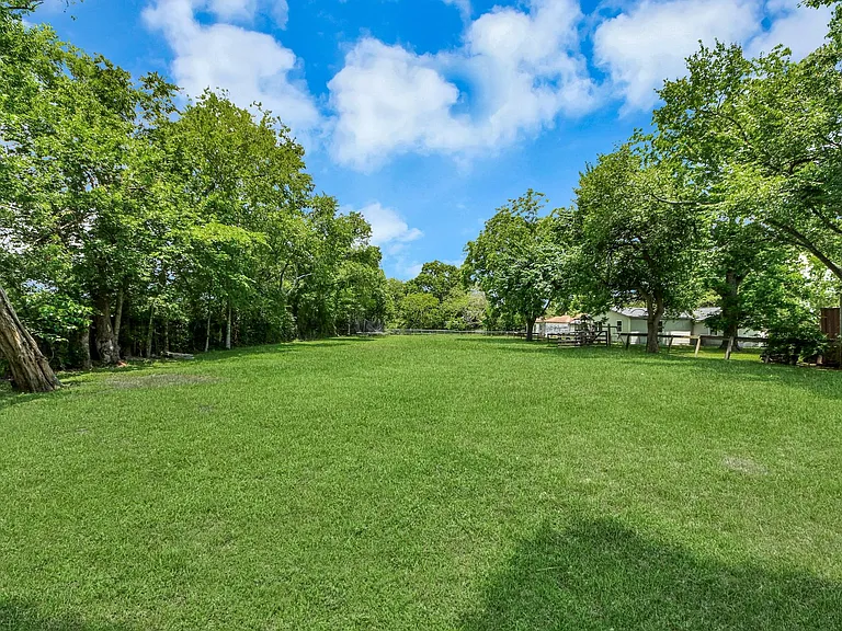 3603 Crosby Cedar Bayou Rd — Photo 43