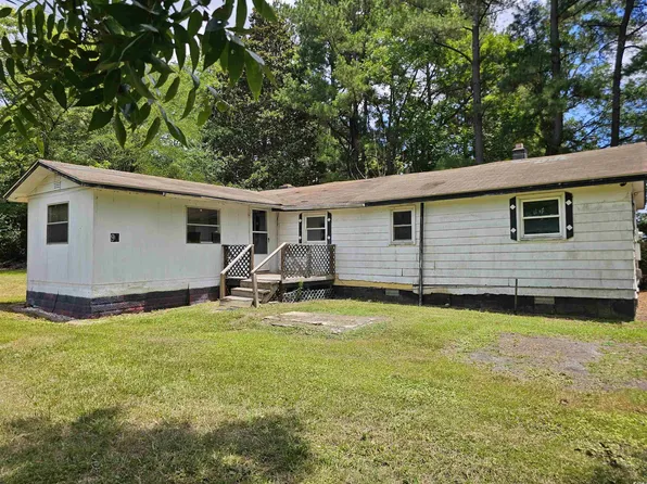 90 Oak Tree St, Hallsboro, NC 28442