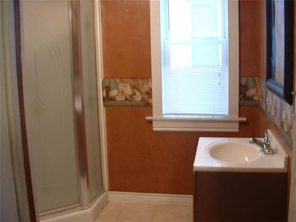 5th image of 433 S Main St
