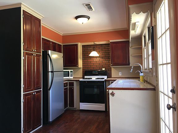5th image of 1530 W Hotz Dr