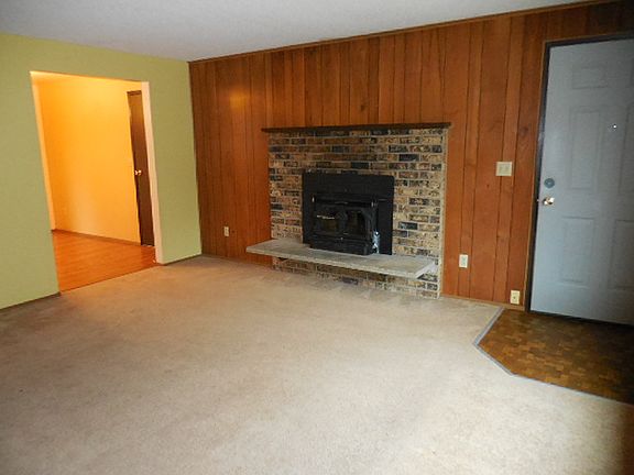 3rd image of 2201 Ponderosa Dr SE