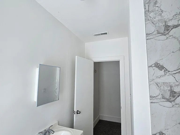 518 Scott St — Photo 3