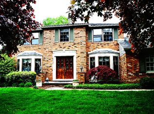 46023 N Valley Dr, Northville, MI 48167
