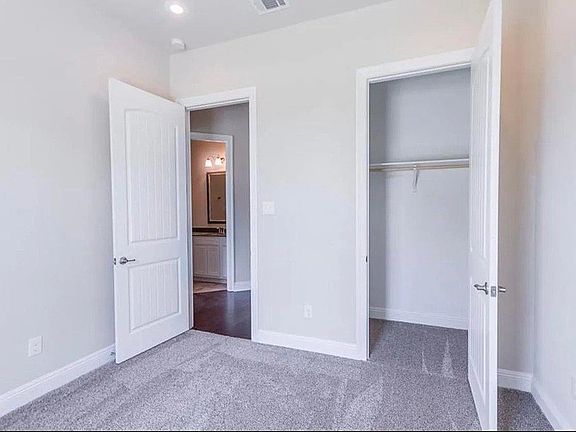 4th image of 5834 Lakeview Ln
