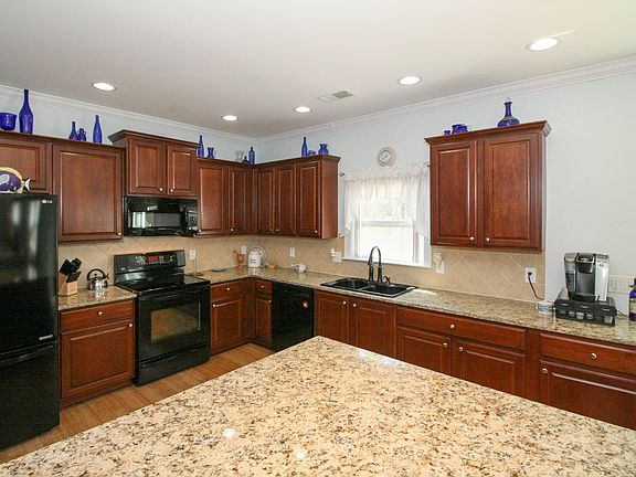 4th image of 417 Edgebrooke Ln