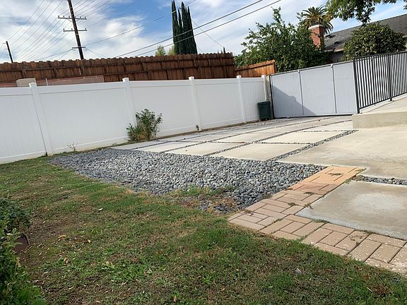3rd image of 23225 Victory Blvd