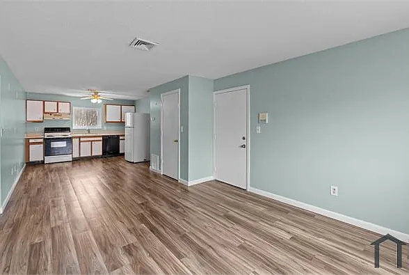 5455 N Main St #13E — Photo 5
