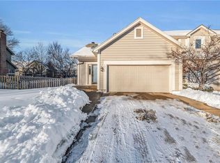 10714 W 116th St, Overland Park, KS 66210