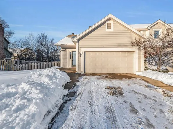 10714 W 116th St, Overland Park, KS 66210