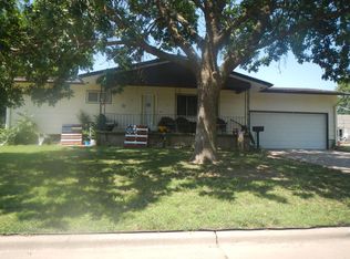 301 N Elm St, Hoisington, KS 67544