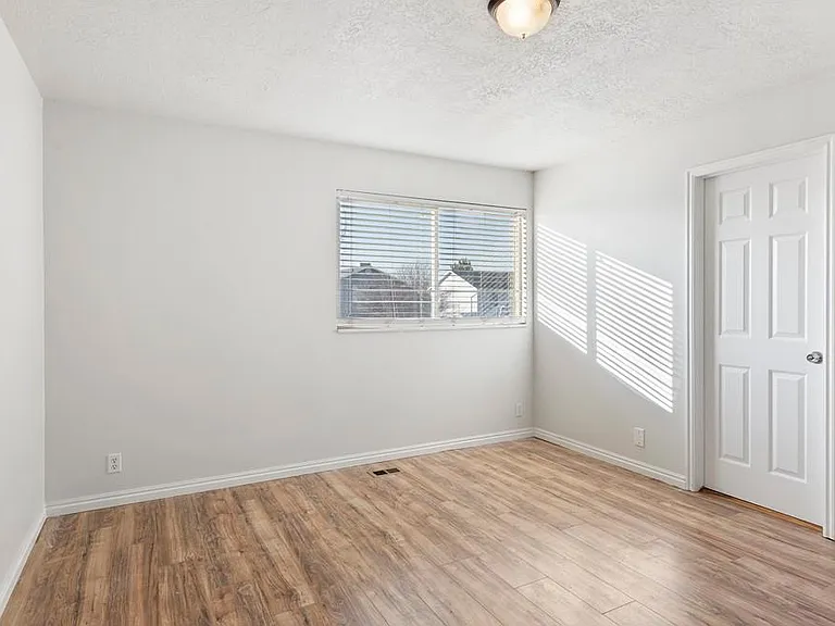 3711 S Queenspointe Ln — Photo 4